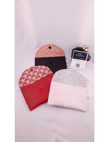 petite pochette en simili, doublée (surmesure et personnalisée!)